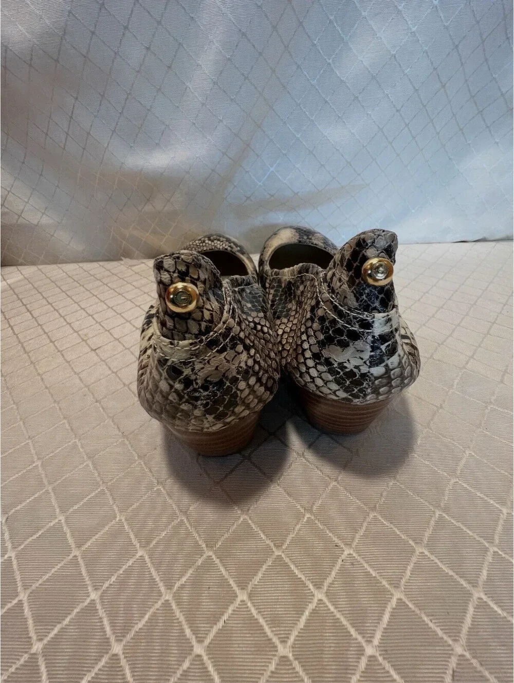 Guess: light natural synthetic print wedge pump size 8m